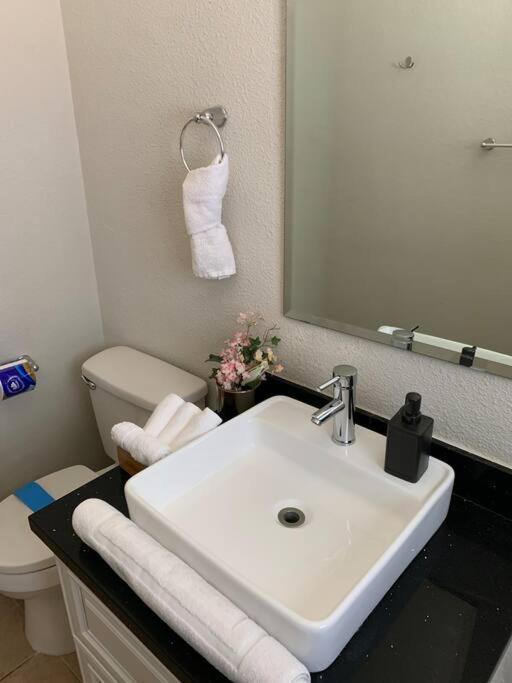 Vegas Fun Spot Apartment Лас Вегас Екстериор снимка