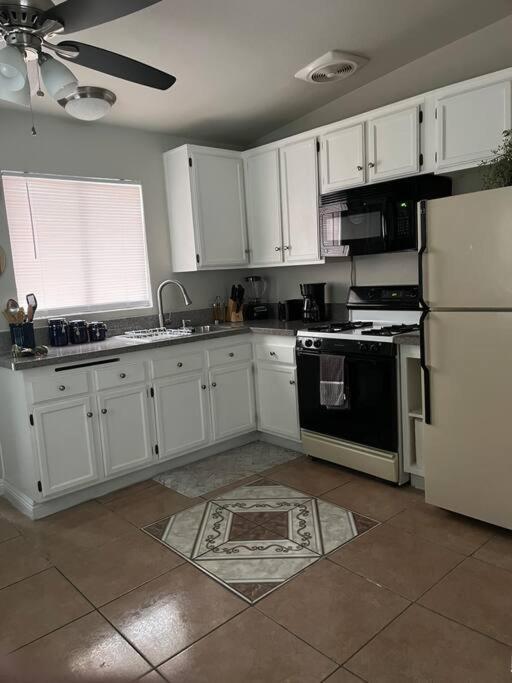 Vegas Fun Spot Apartment Лас Вегас Екстериор снимка